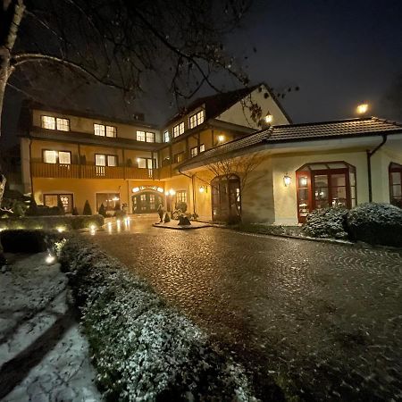 Hotel Fohlenhof Ampfing Exterior photo