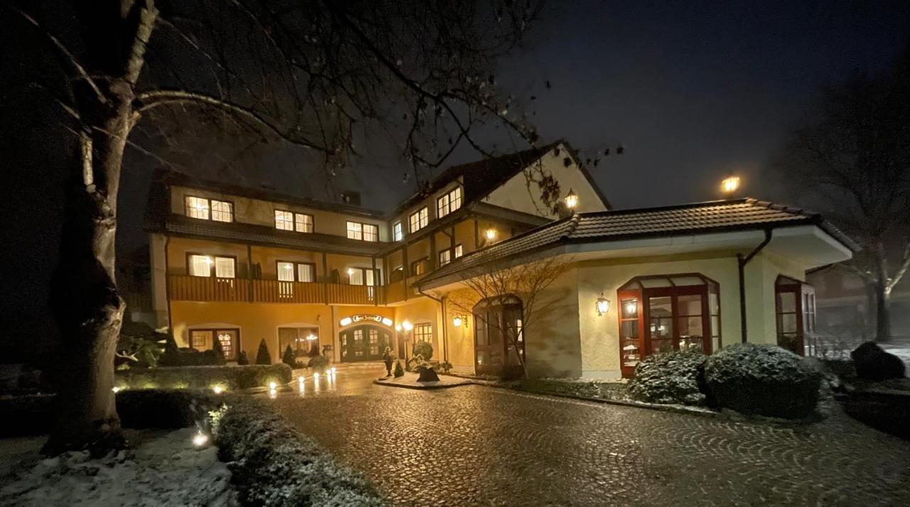 Hotel Fohlenhof Ampfing Exterior photo