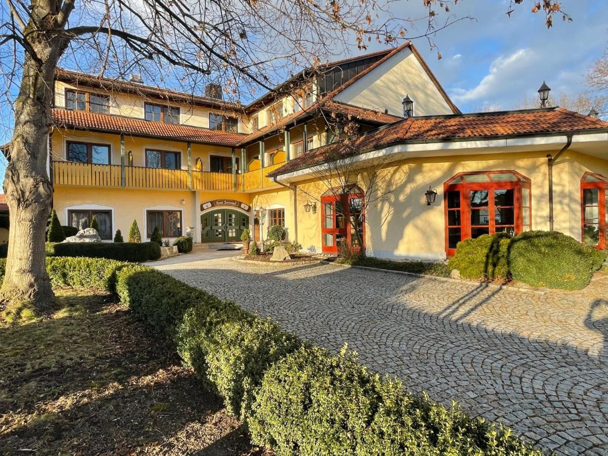 Hotel Fohlenhof Ampfing Exterior photo