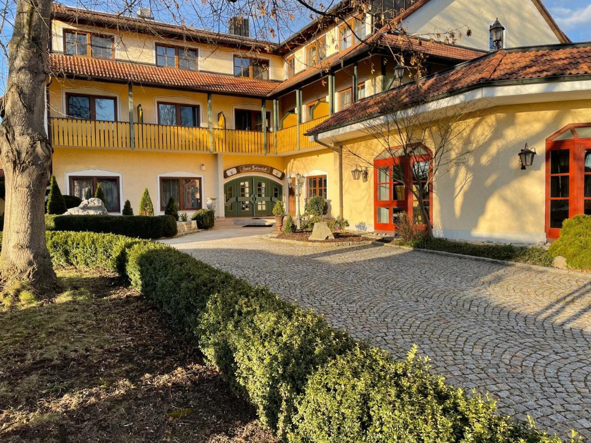 Hotel Fohlenhof Ampfing Exterior photo