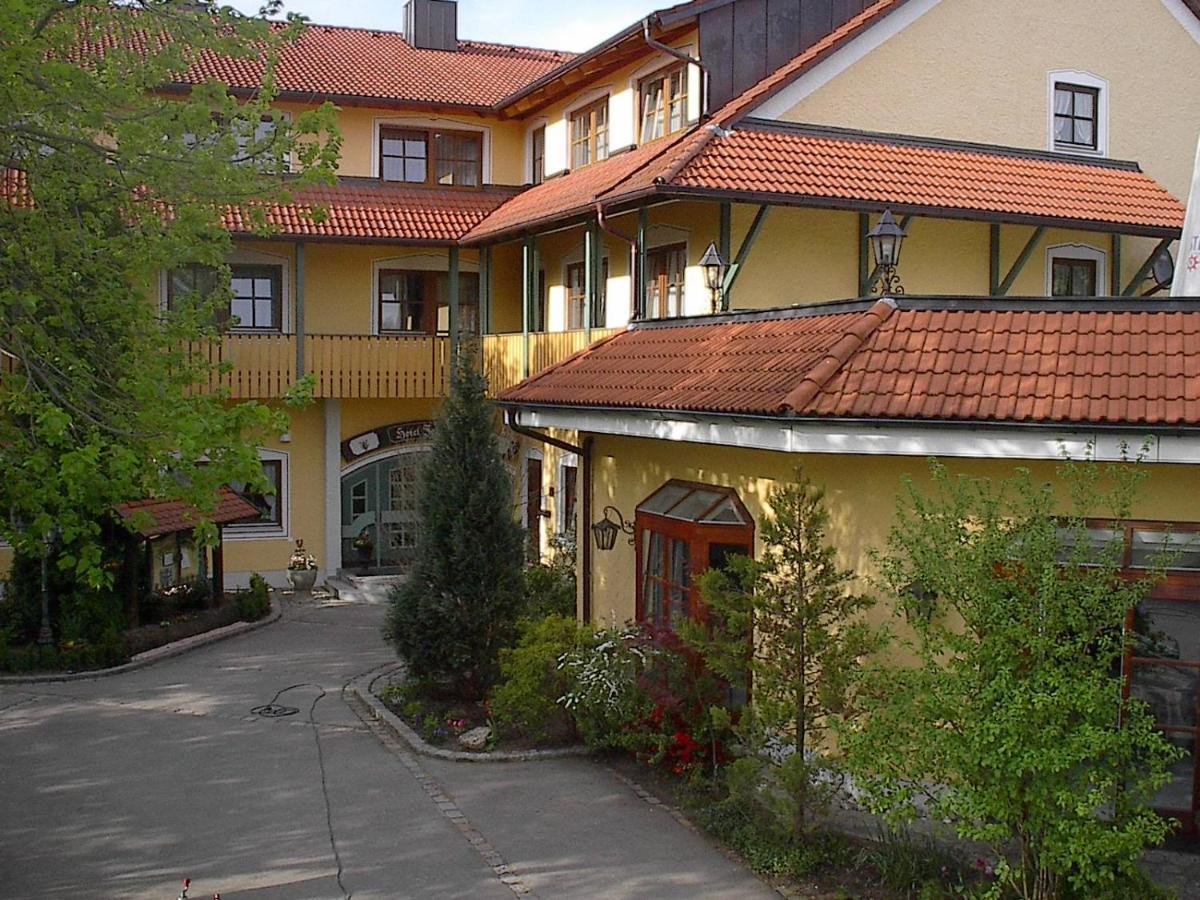 Hotel Fohlenhof Ampfing Exterior photo